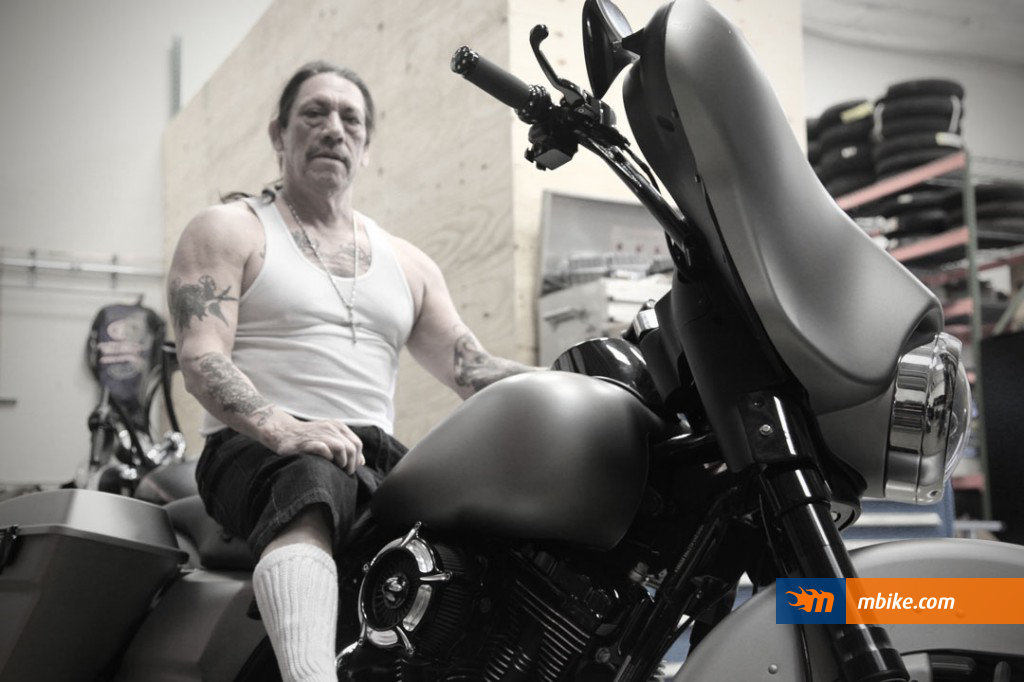 danny-trejo-snapped-on-the-rsd-stealth-bagger-28948_1