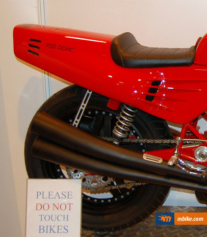 Ferrari-900-Motorcycle-3