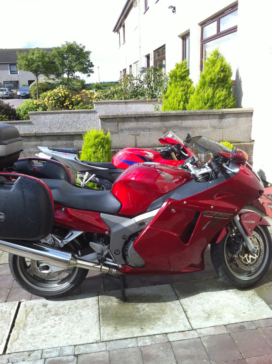 My old 2000 Blackbird & 600RR before Rothmans paint job