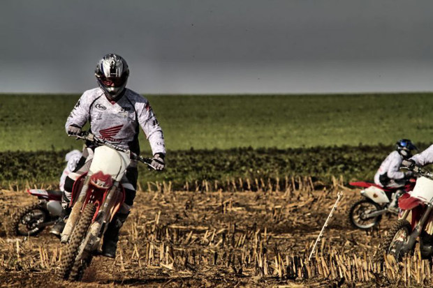 mc23_Motocross in a Deserted Land